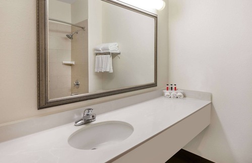 Chelsea Hotel | Baymont by Wyndham Chelsea