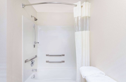 Columbia Hotel | Baymont by Wyndham Columbia Fort Jackson