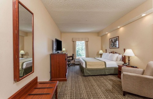 Columbia Hotel | Baymont by Wyndham Columbia Maury