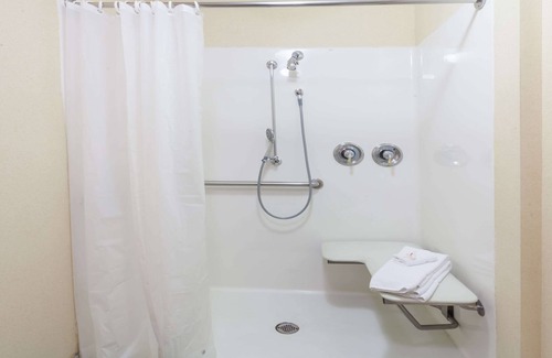 Columbia Hotel | Baymont by Wyndham Columbia Maury