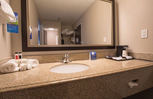 Romulus Hotel | Baymont by Wyndham Detroit Airport/Romulus