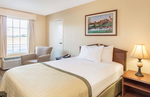 Dunn Hotel | Baymont by Wyndham Dunn