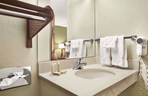 Haubstadt Hotel | Baymont by Wyndham Evansville North/Haubstadt