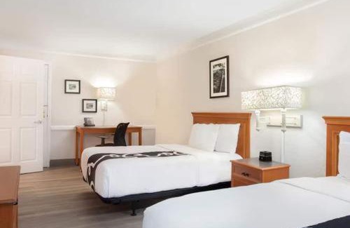 Fort Myers Hotel | Baymont by Wyndham Fort Myers Central