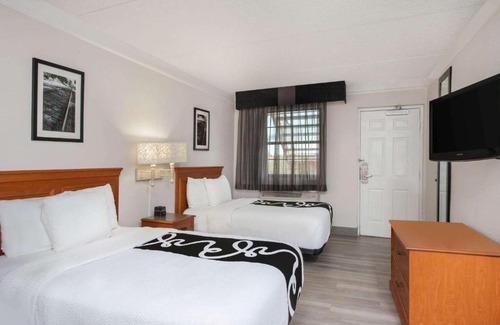 Fort Myers Hotel | Baymont by Wyndham Fort Myers Central