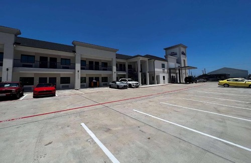 Freeport Hotel | Baymont by Wyndham Freeport Texas