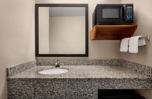 Fremont Hotel | Baymont by Wyndham Fremont