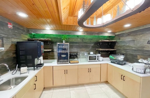 Gatlinburg Hotel | Baymont by Wyndham Gatlinburg On The River