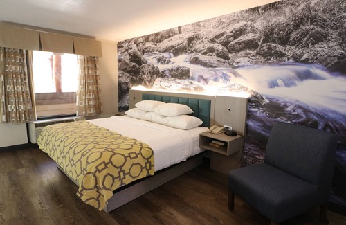 Gatlinburg Hotel | Baymont by Wyndham Gatlinburg On The River