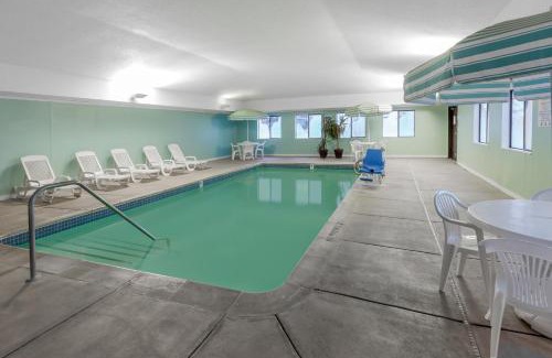 Gaylord Hotel | Baymont by Wyndham Gaylord
