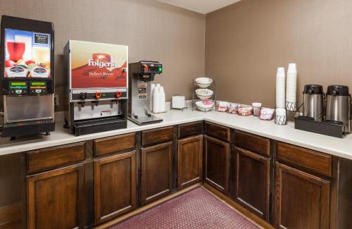 Gaylord Hotel | Baymont by Wyndham Gaylord