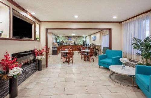 Grand Rapids Hotel | Baymont by Wyndham Grand Rapids Airport