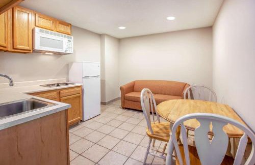 Grand Rapids Hotel | Baymont by Wyndham Grand Rapids Airport