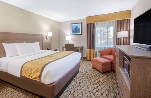 Grand Rapids Hotel | Baymont by Wyndham Grand Rapids Airport