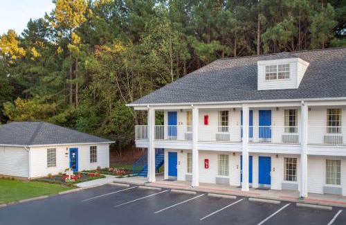 Greenwood Hotel | Baymont by Wyndham Greenwood