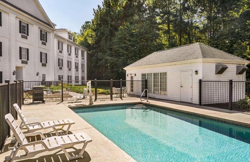 Henderson Hotel | Baymont by Wyndham Henderson Oxford