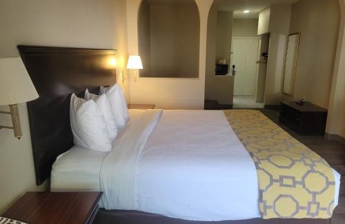 US 290 Hotel | Baymont by Wyndham Houston Brookhollow