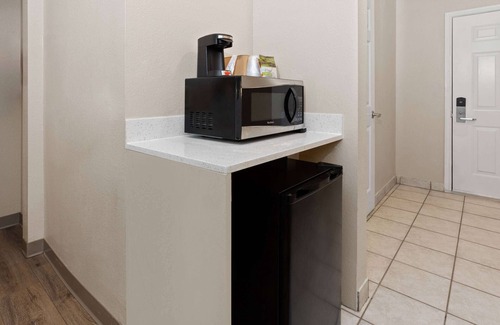 US 290 Hotel | Baymont by Wyndham Houston Brookhollow