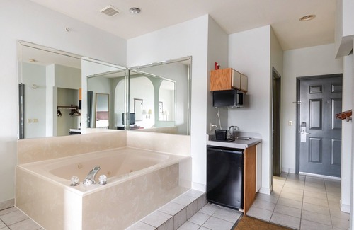 US 290 Hotel | Baymont by Wyndham Houston Brookhollow