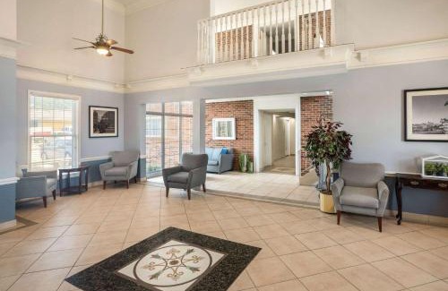 Shawnee Heights Hotel | Baymont by Wyndham Kansas City KU Medical Center