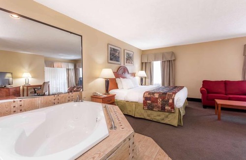 LaGrange Hotel | Baymont by Wyndham LaGrange