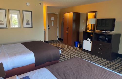 Lakeville Hotel | Baymont by Wyndham Lakeville
