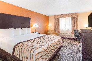 Norton Shores Hotel | Baymont by Wyndham Muskegon