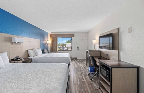 West Colonial Hotel | Baymont by Wyndham Orlando Downtown