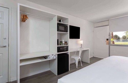 Southwest Orlando Hotel | Baymont by Wyndham Orlando North Millenia