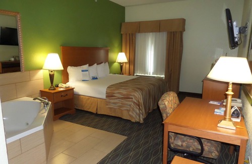 Pearsall Hotel | Baymont by Wyndham Pearsall
