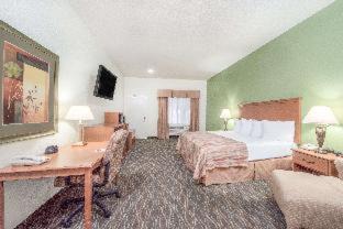Pearsall Hotel | Baymont by Wyndham Pearsall
