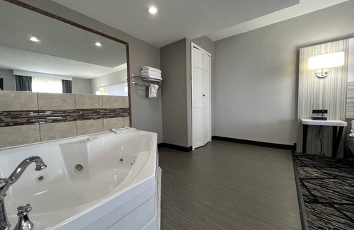 Orange Prairie Hotel | Baymont by Wyndham Peoria