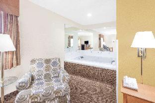 Smiths Creek Hotel | Baymont by Wyndham Port Huron