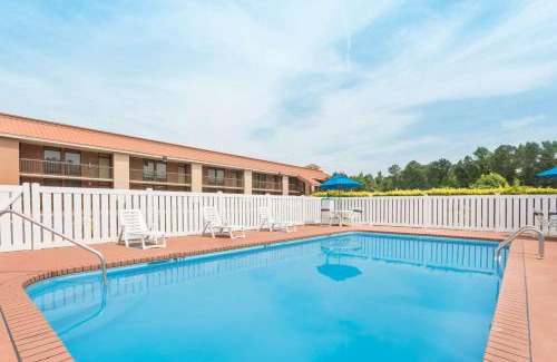 Gold Rock Hotel | Baymont by Wyndham Rocky Mount I-95