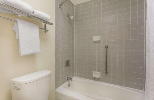 Gold Rock Hotel | Baymont by Wyndham Rocky Mount I-95