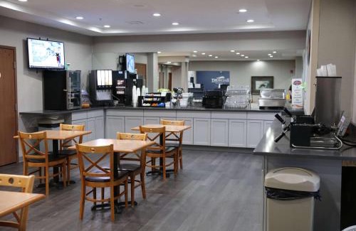 Rockford Hotel | Baymont by Wyndham Rockford
