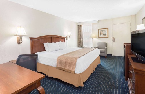 Gold Rock Hotel | Baymont by Wyndham Rocky Mount I-95