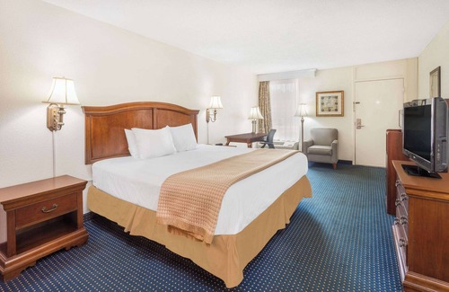 Gold Rock Hotel | Baymont by Wyndham Rocky Mount I-95