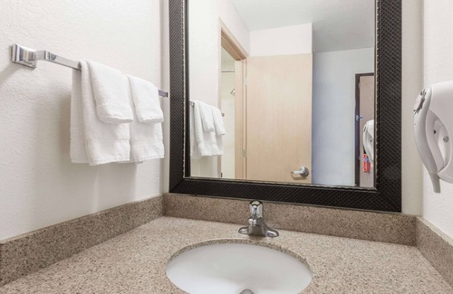 Southside Hotel | Baymont by Wyndham Santa Fe
