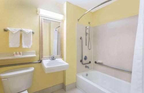 Savannah Hotel | Baymont by Wyndham Savannah Midtown