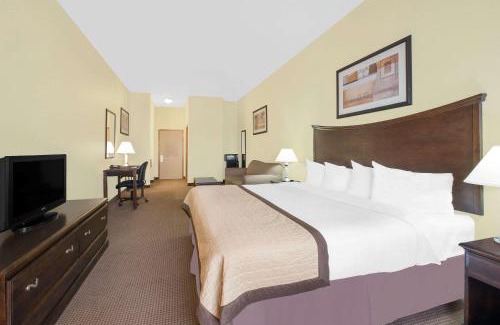 Ira Hotel | Baymont by Wyndham Snyder