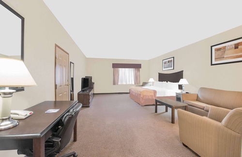 Ira Hotel | Baymont by Wyndham Snyder