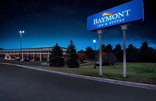 Traverse City Hotel | Baymont by Wyndham Traverse City