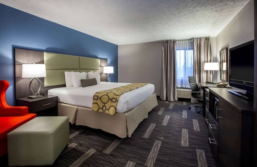 Traverse City Hotel | Baymont by Wyndham Traverse City