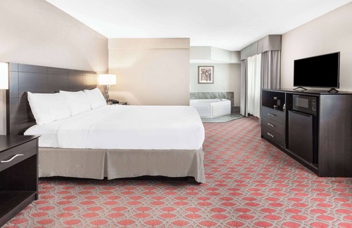 Brooklyn Center Hotel | Baymont by Wyndham Brooklyn Center