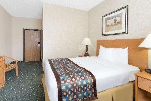 Waterloo Hotel | Baymont by Wyndham Waterloo