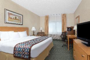 Waterloo Hotel | Baymont by Wyndham Waterloo