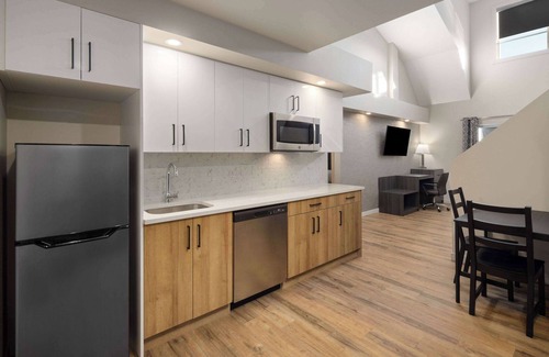 West Edmonton Hotel | Baymont By Wyndham West Edmonton