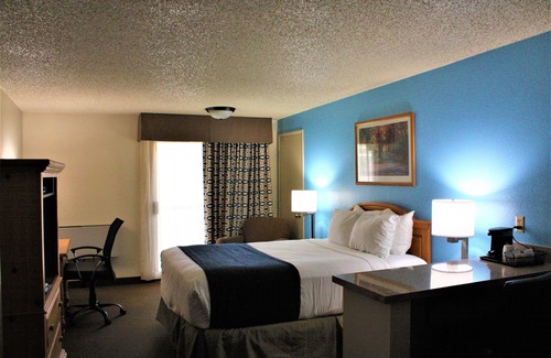 Buena Hotel | Baymont by Wyndham Yakima Riverfront