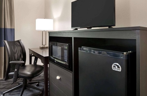 Swanton Hotel | Baymont Inn & Suites by Wyndham Swanton/Toledo Airport